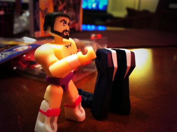 Kikko_Mang's tweet image. Cool, #Sandow comes with a removable robe. #YoureWelcome #WWEStackdown
