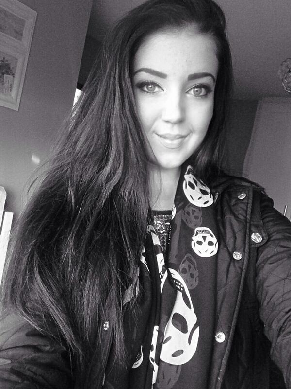 hollyperry4's tweet image. My eye looks lazy lol #itisnt #itsveryactive