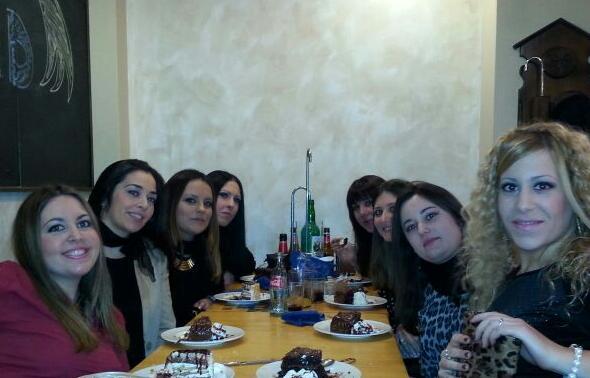 _estradarocio_'s tweet photo. Buena nochecita con mis amigassss!!!@_miriam_chispi , @nad1ta ,@rocioae24 ,@montselr86 ,@mclulu_m ,Isa,Bea,wapasss http://t.co/ep0c1NGbRJ