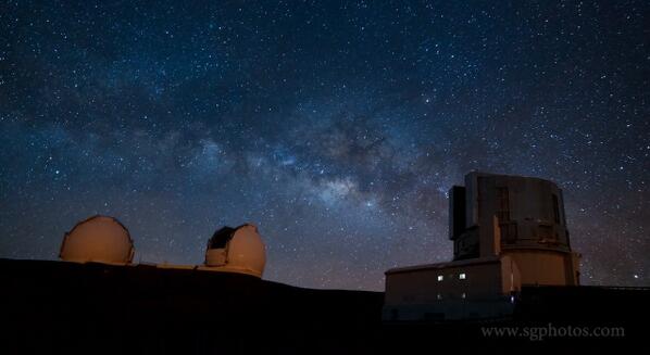 SPACEdotcom's tweet photo. Check out this amazing time-lapse video of the Milky Way over Mauna Kea, Hawaii http://t.co/2xUCqrLSLZ http://t.co/JrJ1WrLlrn