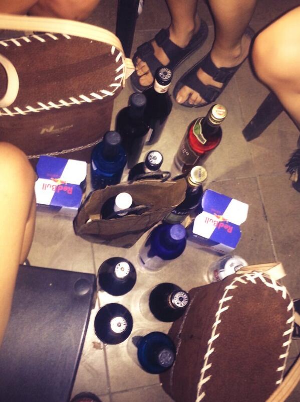 No tenemos suerte. Conteo final: 1 vino 1 havana club 8 redbull 1 campari 5 fernets 3 frizze 1 skyy. #chavacanas
