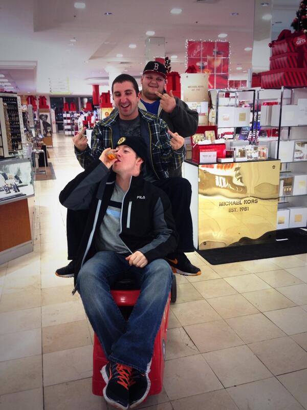 nicolerose417's tweet photo. @Boozebag88 @Danny_dan28 @pwd17 merry Christmas boys 😘🎅🎄 xo http://t.co/G9M52ZydJv