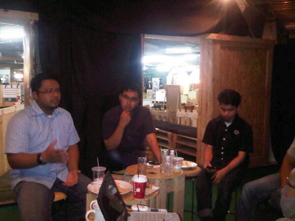 RotiGempolPVJ's tweet photo. Meeting @PVJBandung bisa disini juga loh. Skrg lg ada KMB Turbo Komunitas berbagi @tdabandung http://t.co/VpZuDQ3sLu