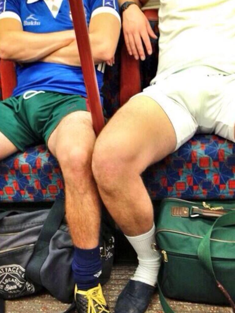 “RT bluge, perfect! “@bulgespotter: #bulge #publictransportbulge”” .