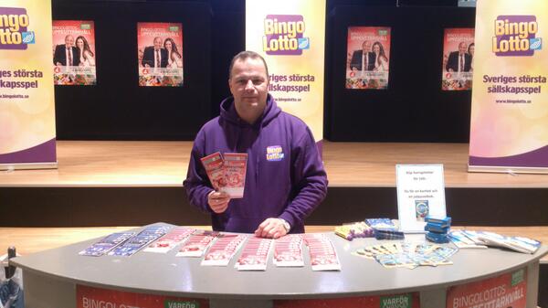 speakermikael's tweet photo. Lotterna finns i Nordstan, jag är redo, på plats till 19. #uppesittarn #föreningslivetsvän #bingolotto http://t.co/riqz6VVGb6