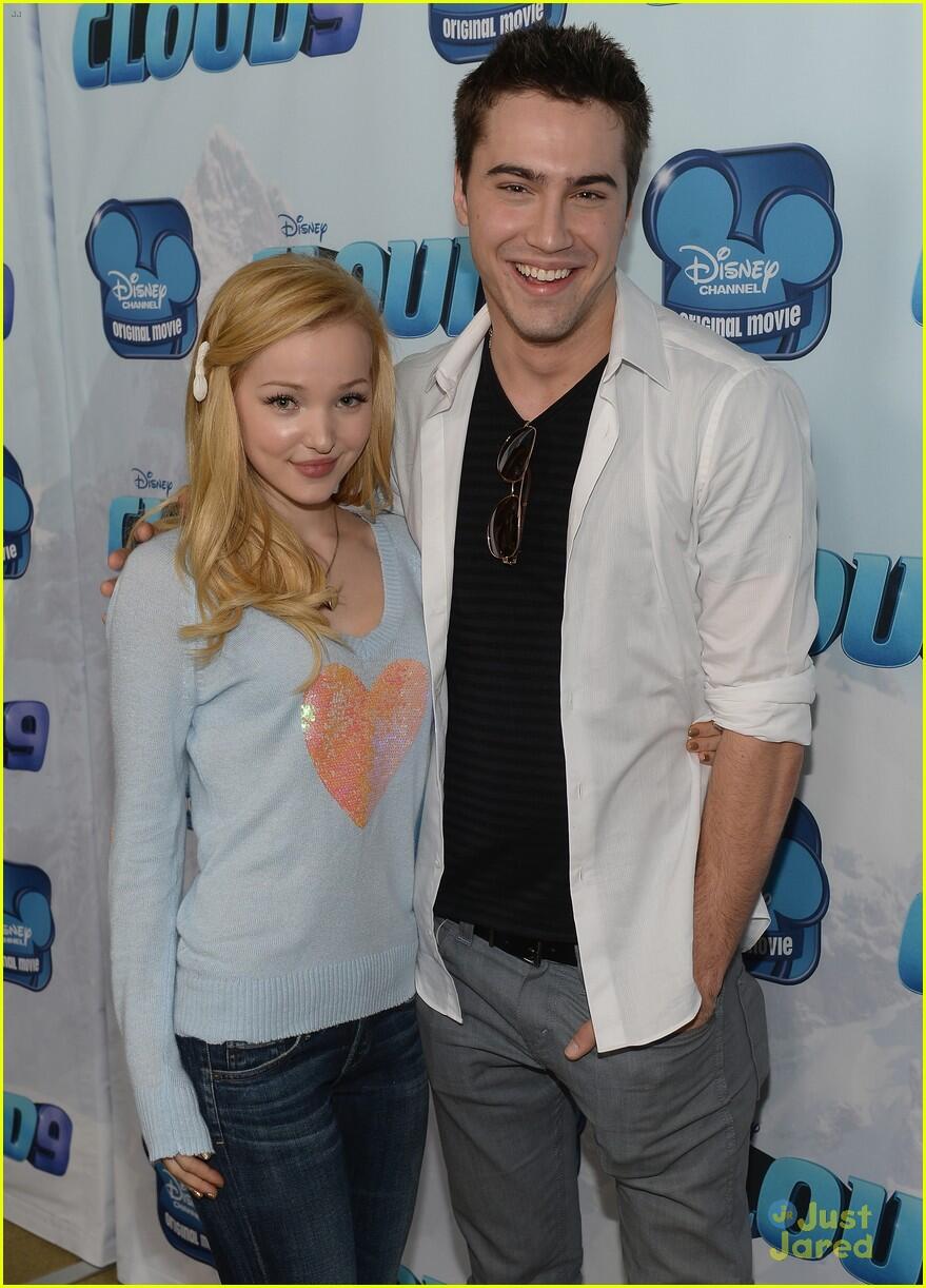 Dove Cameron Et Sa Jumelle Dove Cameron FR (@DoveSourceFR) / Twitter