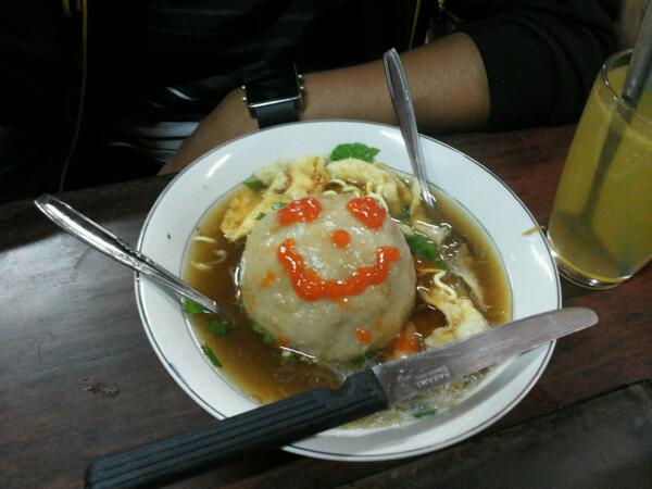AzureFeizhal's tweet photo. makan baso klenger sampe klenger... http://t.co/dg6lKmwNBu