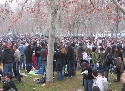 worizon's tweet photo. Reúne a tus compañeros de #campus: #asamblea, #fiesta, #protesta. Tu escribes el mensaje, tu propones el objetivo. http://t.co/0m9CwgNlUQ