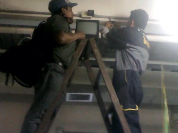 MERCADOSCUENCA's tweet photo. Mantenimiento sistema video vigilancia Mercado 9 de Octubre mercado seguro, cubre calles aledañas @CuencaAlcaldia http://t.co/j1dI35qaqM
