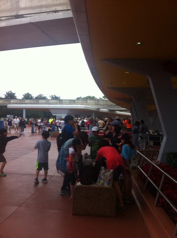 Laura Deeken tweet media