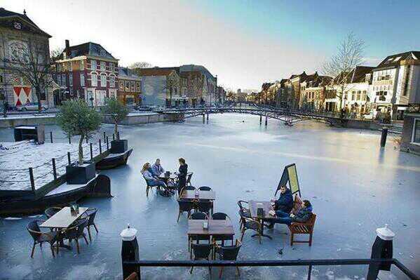 nikkidatrois's tweet photo. @Deeatons Amsterdam in Winter. http://t.co/ClQEkeikJg