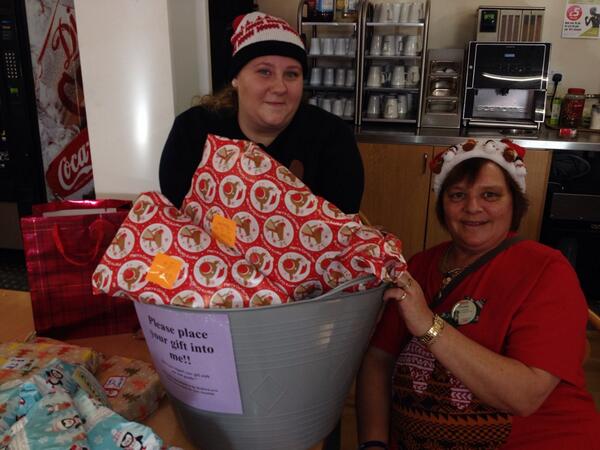 JulieR2105's tweet photo. Teresa and Vicky off to Bedford hospital with gifts from colleagues at 2105 @AndyWoolfenden @greenbhoygerry http://t.co/gcxhrI3slc