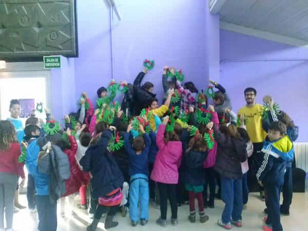 kuamka_'s tweet photo. Muy contentos con el exito de nuestro taller de girnaldas en figueruelas http://t.co/D7gLo6mtsv