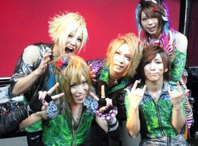 ____D__1O17's tweet photo. @XxX

▽

：

：

　　　　　　た/け/し,産まれ無かったけど皆と居れて良かった　　　。

：

：

▲ http://t.co/cQmNa8HI7f