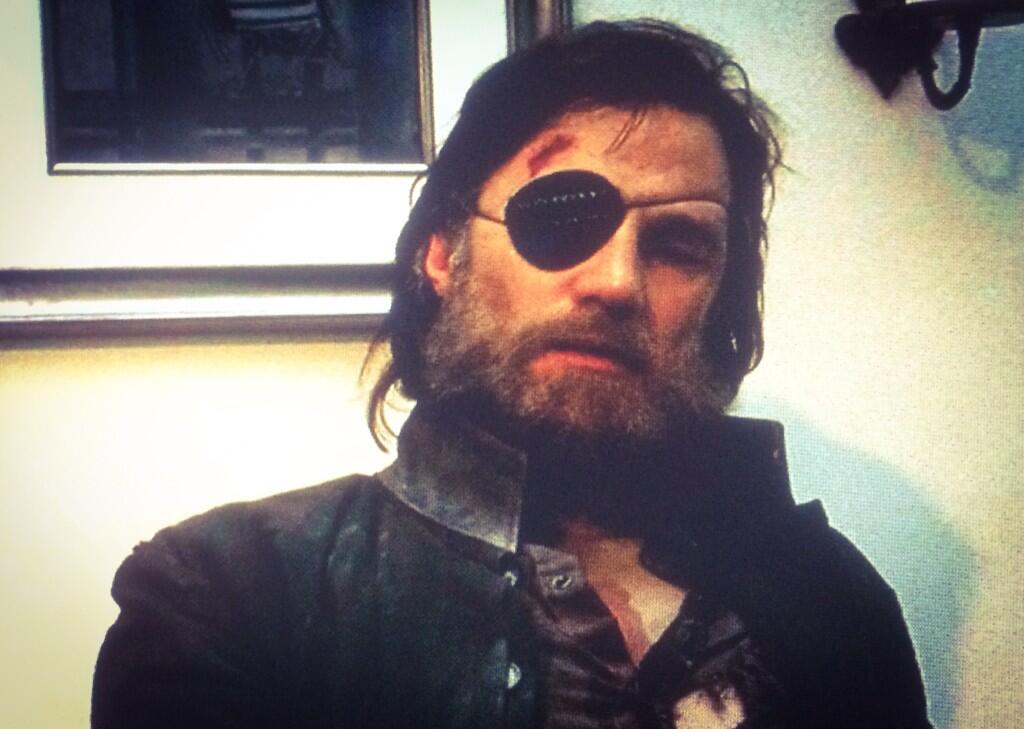 Reo ホントだ 正にスネーク プリスキンだw ようやく後半が3 2から始まる 待ち遠しくて首が伸び切ってますw Kojima Hideo ウォーキング デッド シーズン4を観てる やさぐれたガバナー スネークに似てるw Http T Co Q004j5jxtx