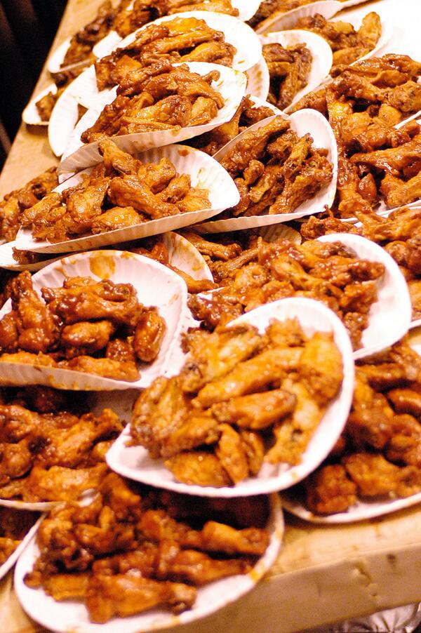 QuigleysPub1's tweet photo. IT'S ALL YOU CAN EAT WING NIGHT AT THE PUB! $4.99 ONLY!! PLUS BRANDON GIUFRE ON ACOUSTICS!! 6-10PM SEE YOU THERE!! http://t.co/mPf5OFVzwC