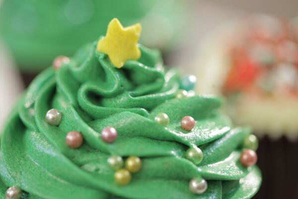 LaVidaSabeMejor's tweet photo. Disfruta de la época más dulce del año con @Alma_cupcakes en  #CupcakeManiacs ¡Feliz Navidad! http://t.co/Q0tG7NE6tc