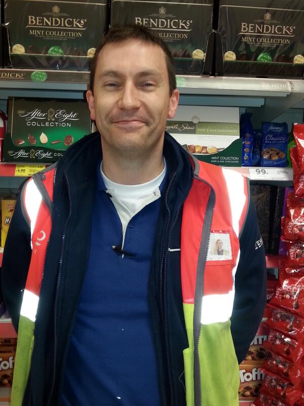 melissapoppy1's tweet photo. Today's service superstar antony reed going extra mile for dot com customer @HelenTDavies @TescoTwinkle http://t.co/yfCcNKxH3L