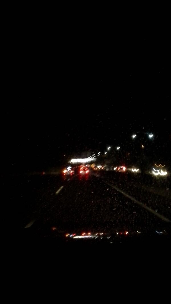 "<a href="/TMCPoldaMetro/">TMC Polda Metro Jaya</a>:  4:53 Tol arah Bandara Soekarno-Hatta ramai lancar, cuaca turun hujan, hati-hati jalanan licin "