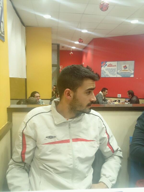 sobri_lapierre's tweet photo. Indignado xk a pedio una 4 quesos @mamutt10 http://t.co/UzZGReIOZS