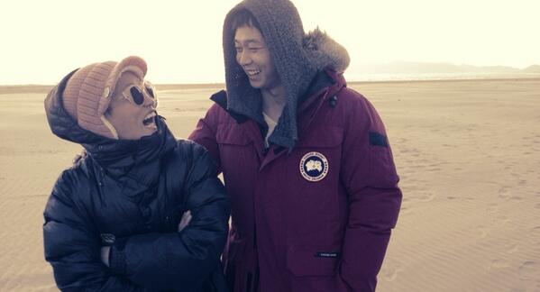 사진가와 피사체가 완벽한 영감을 교류한다는것.... 쉽지 않다...그러나  둘다 소통되었다  느껴질때, 기념샷에서  이런 웃음이 나오지 않을까?춥디추운 바닷가에서 내 카메라에 몰입해준 유천에게 감솨~~