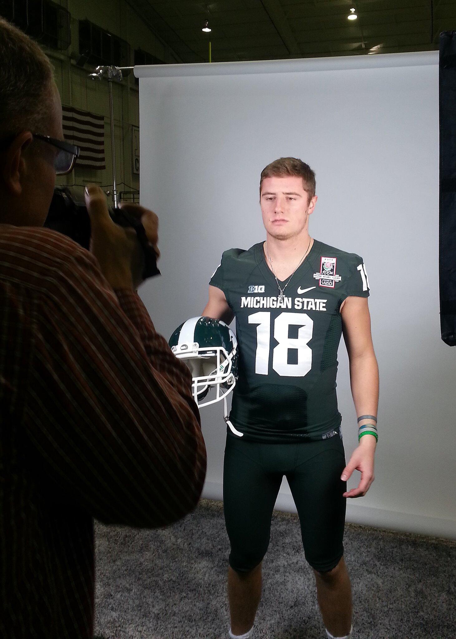 Michigan State Football on X Quarterback Connor Cook participated in a specialty video photo shoot for ESPN last week. Spartans RoseBowl100 http t vQb6xryD4x X
