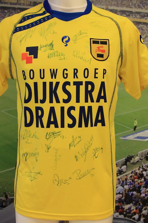 FCrequest's tweet image. Het shirt van @SCCambuurLwd staat op de 3fm.nl/veiling site!! @SCCambuurLwd fans laat je horen!! #SR13 #3FM