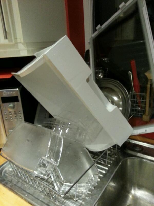 RuthCadbury's tweet image. It's the C21st, we have the self -cleaning oven. So why not the self-cleaning fridge yet? #whatapalaver #motheralert