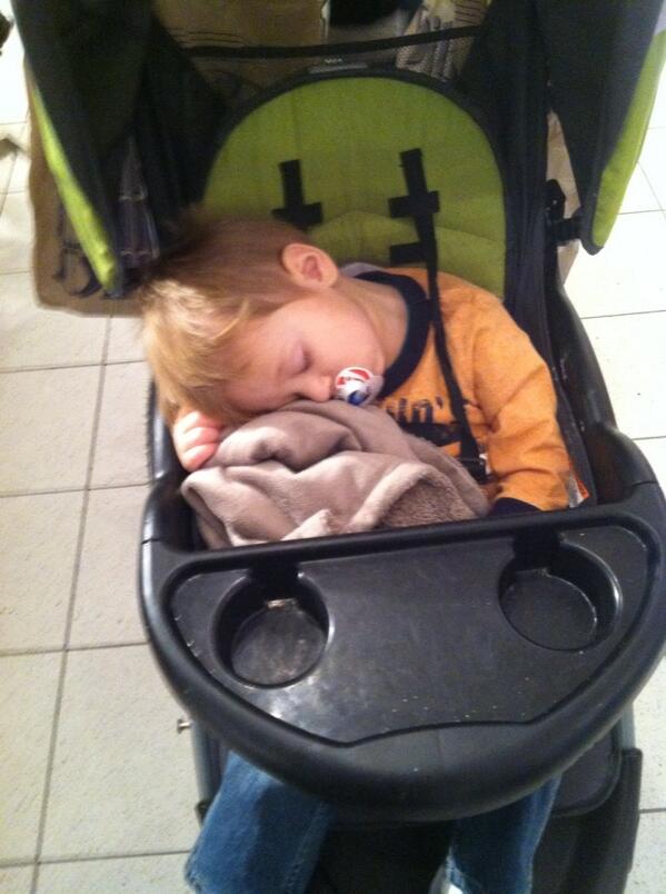 JPFisch22's tweet image. Wish I had a stroller like lil man cause I would be  doing the same thing #MallProblems