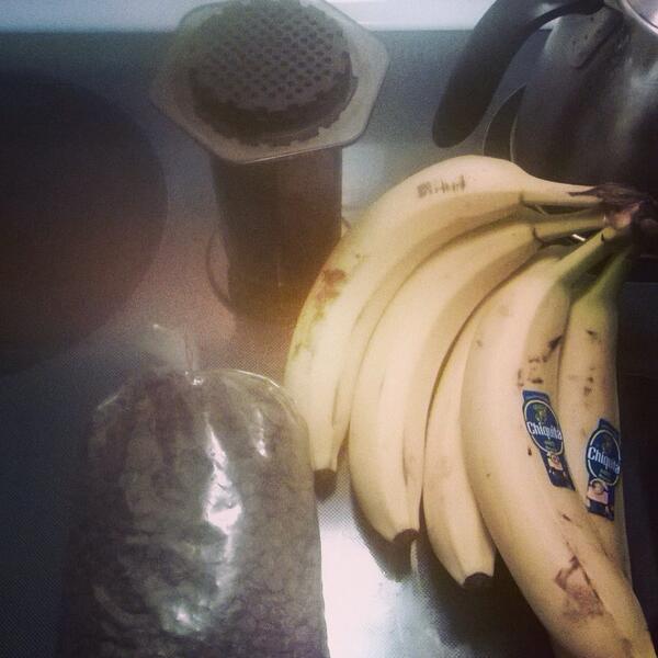 tastiercoffee's tweet image. Baking cookies and sipping some fine coffee. Cookies are good, but the real treat is in my mug. #aeropress #Sfilter