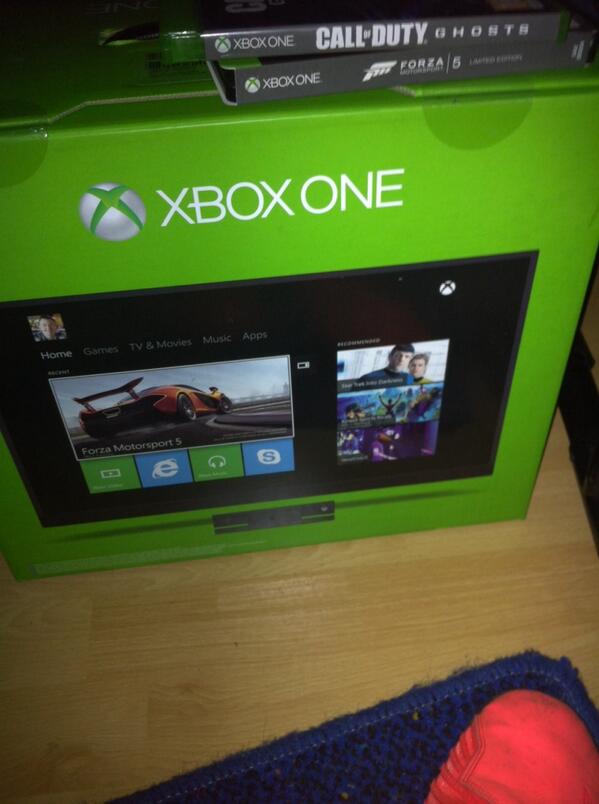 MattyGamesALot's tweet photo. @Penney789 Xbox one box which means set up tomorrow http://t.co/g2KQMIn2s1