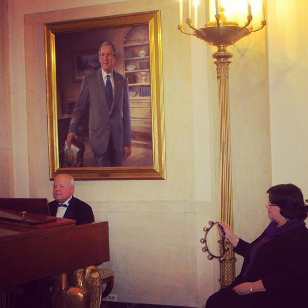 whphotos2013's tweet image. My favorite part of Xmas #AtTheWH #tambourinesrock #Dubbya #whitehouse