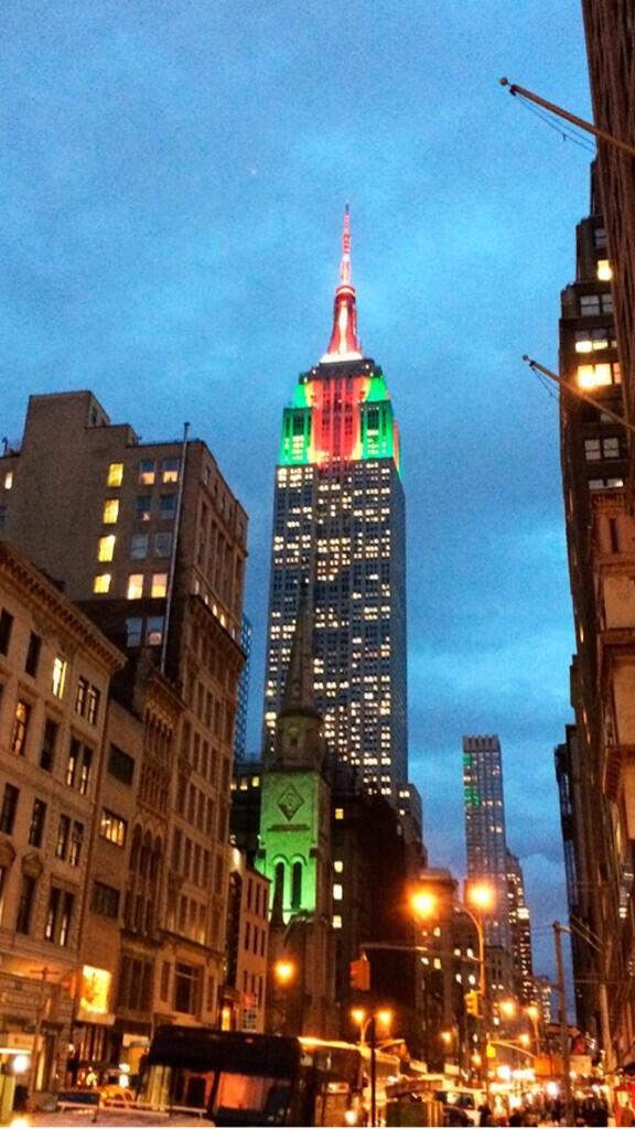 rickygervais's tweet photo. New York now.. http://t.co/RbU7DaGgEo