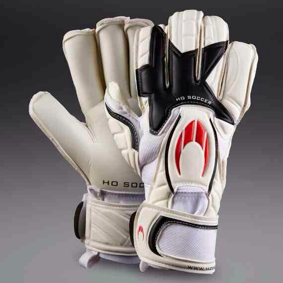 HOSoccer_UK's tweet photo. Amazing that we are now past 12,000 followers!! We will give a pair of Star gloves away at 12,500. Retweet 2 enter http://t.co/6bx3M6MzS7