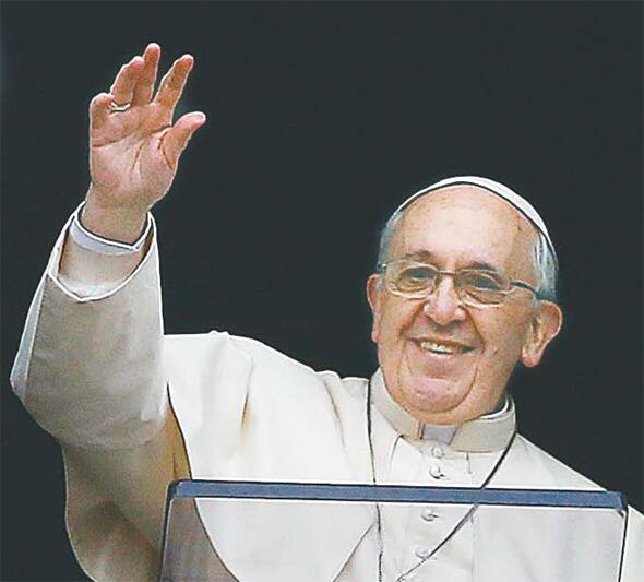 [올해의 세계인]한겨레는 올해의 세계인으로 프란치스코 교황을 추천합니다. 지구촌의 '우애'를 온몸으로 일깨운 그의 '세계시민'으로서의 모습을 되짚었습니다. is.gd/QqkPfX 정인환 기자