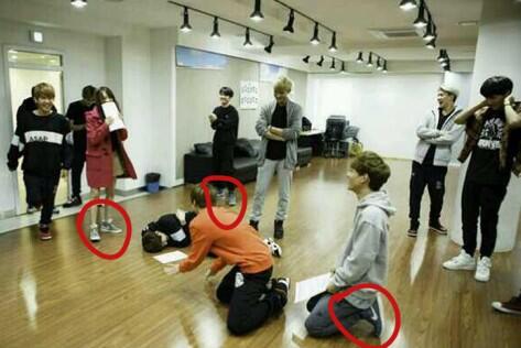 チャミレイ ٹوئٹر پر みんなギョンスとミナの靴がお揃いってことで騒いでるけど ジョンデもやからね もう一度言うけジョンデもやからね 忘れないであげて Http T Co yyt5vbbl