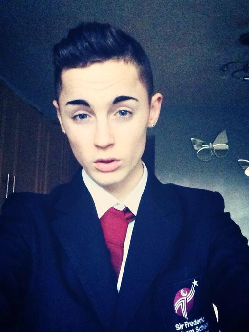 Last photo off me before I went to blonde highlights😘✔️ http://t.co/eg7xQs4Z5G