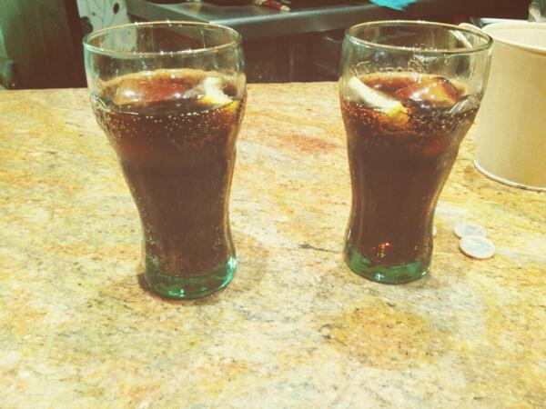 adri_carra's tweet photo. Cocacoleo mañanero con @riky1190 http://t.co/fbWQuvBDaD