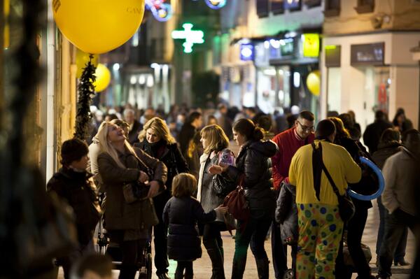 GandiaOpenNight's tweet photo. ¡FELIZ NAVIDAD! Quedan tres días para disfrutar de una noche única en #Gandia... ¿Estáis preparados? http://t.co/TUTT4NLemW