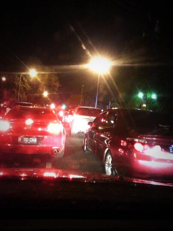 Kemacetan di sekitaran katedral arah tomang. *christmas eve* #drivesafe