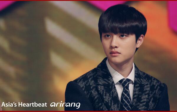 do_deok_b's tweet photo. 허나 잘생겼네여 디오군~♡"@arirangworld: #ChrEXOmasWithArirang D.O~ It was not a time for the blank~ 멍때리지마실게여 디오군 http://t.co/JF6loriUm8"