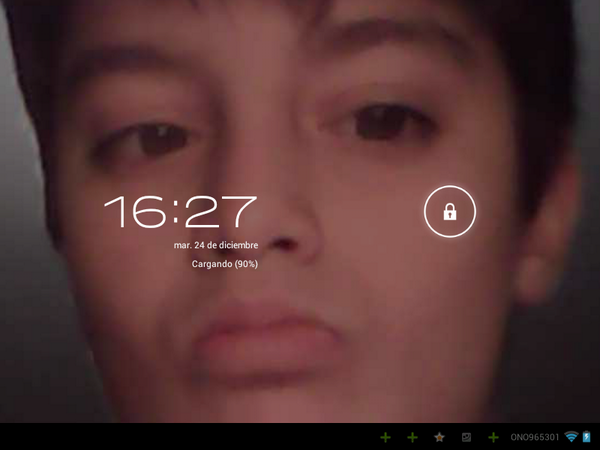 AlvaroCs00's tweet photo. El fondo de pantalla de mi tablet http://t.co/2leD7KwZUN