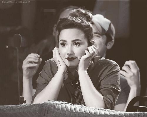 warriorsince92's tweet photo. Demi's just- I can't even- #DEMIin2013 Ahhhh. Too adorable! ღ http://t.co/B7a8Vl36A9