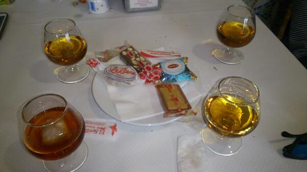 JRevert_10's tweet photo. @Talaya9 @ivanbm11 @javierguillenve @aaronvp17  y yo os deseamos feliz navidad a todos http://t.co/G2A9mTe3ZF