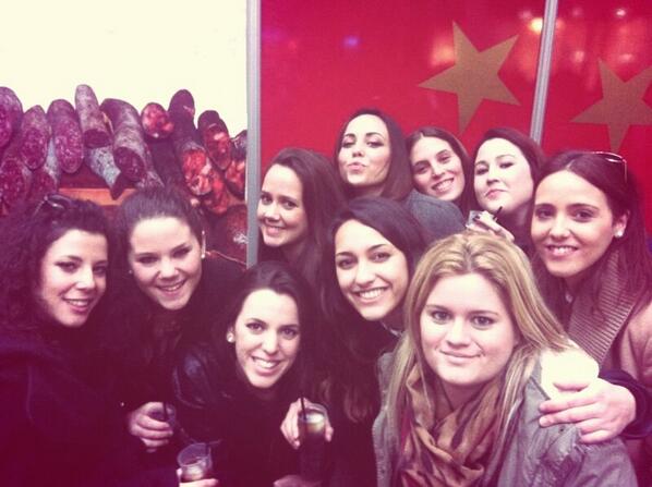 Debooriina's tweet photo. en perez casas de nochebuena!! @VillaescusaInma @AdriiiOrtiz @Carmenescui @mariaxnicol @inmagarcia2 @yaelitaVigueras http://t.co/jIvogyn3uF