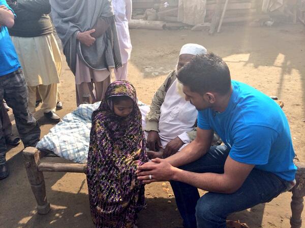 harrykingkhan's tweet photo. Poor girl lost 3 of her sisters from a disease that can not get cured and she also has the same disease now #Shame http://t.co/9OuNgHazbR