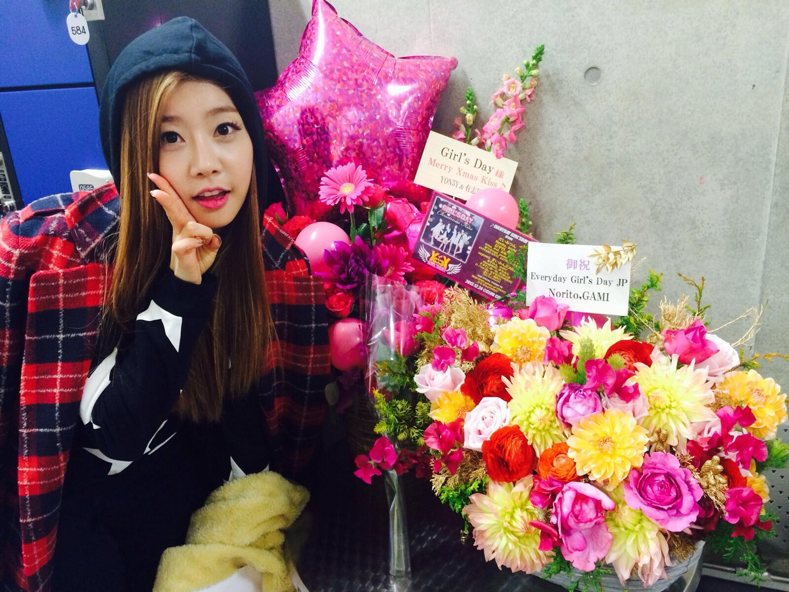 BcQNUjXCUAAc__F.jpg:large