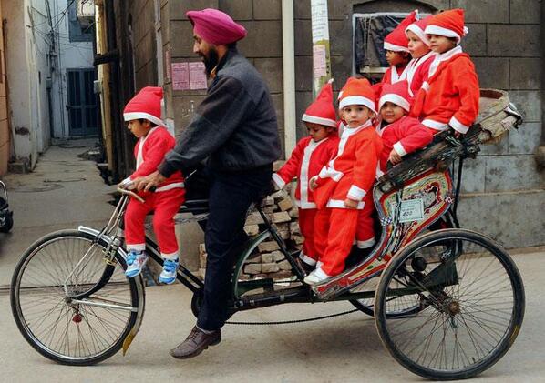 sahilkhatri82's tweet photo. Merry Christmas. Banta taking all the Santas to school. :) @ShashiTharoor @MPNaveenJindal http://t.co/70GU2UMxVL