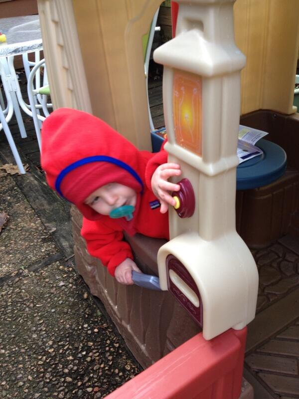 DrewThach's tweet photo. Mom and Dad got me a doorbell for Christmas! http://t.co/kCGGRJqsYD