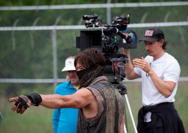 TWDFrancophone's tweet image. Daryl Dixon pendant le Tournage &amp;lt;3 ! #TheWalkingDead